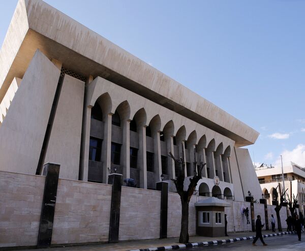 Şam'ın en şık semtlerinden Ebu Rummane'de yeniden açılan büyükelçilik binasında BAE Maslahatgüzarı görevine başladı. - Sputnik Türkiye