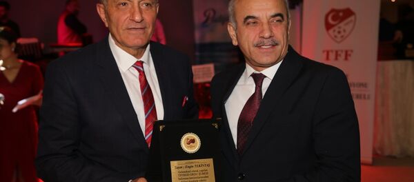 Türkiye Futbol Federasyonu (TFF) Merkez Hakem Kurulu Üyesi Alican Lakot (solda) - Sputnik Türkiye