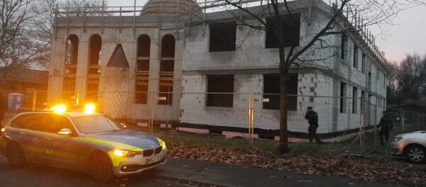 Almanya'nın Duisburg kentinde inşaatı devam eden bir camiye hakaret içerikli yazılar yazıldı. - Sputnik Türkiye