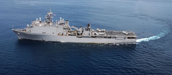ABD çıkarma gemisi USS Fort McHenry (LSD 43) - Sputnik Türkiye