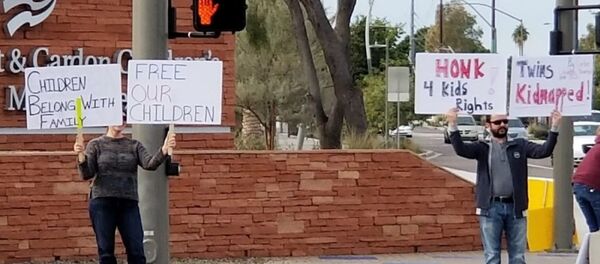 ABD Türk ailenin ikiz çocuklarını elinden aldı - Sputnik Türkiye