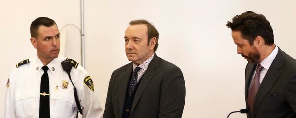Kevin Spacey 'cinsel taciz' suçlamasıyla mahkemeye çıktı - Sputnik Türkiye
