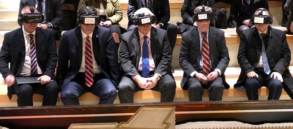 İran Dışişleri Bakanı Zarif, Twitter hesabından Beyaz Saray Ulusal Güvenlik Danışmanı John Bolton'un İsrail ziyaretinde sanal gerçeklik gözlükleri ile çekilmiş fotoğrafını paylaşarak, Bir resmin bin kelime anlattığı söylenir ancak bu resim ABD'nin bölgemizde yıllardır sürdürdüğü başarısız politikalar hakkında bin kelimeden fazlasını anlatıyor ifadesini kullandı. - Sputnik Türkiye