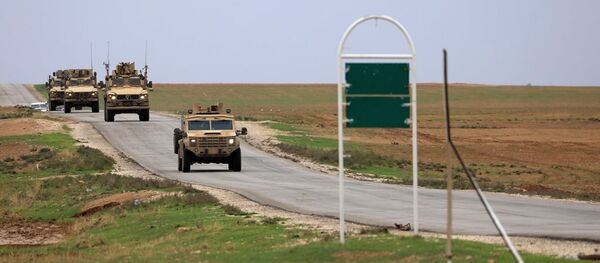 Suriye'nin kuzeyinde ABD birlikleri Türkiye sınırına yakın devriye geziyor –  Haseke, Suriye - Sputnik Türkiye