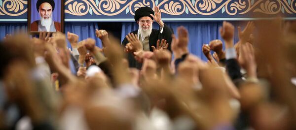 Ayetullah Ali Hameney'in Kum kentinden grupla Tahran'daki buluşması - Sputnik Türkiye