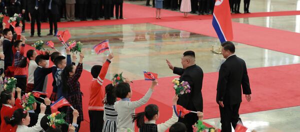 Kuzey Kore lideri Kim Jong-un- Çin lideri Şi Cinping - Sputnik Türkiye