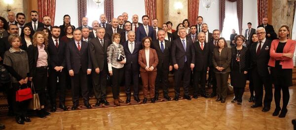 10 Ocak Çalışan Gazeteciler Günü nedeniyle parlamento muhabirleri ile kahvaltıda buluşan TBMM Başkanı Binali Yıldırım - Sputnik Türkiye