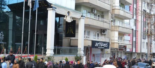 Batman'da Suriyeli sığınmacılardan Avrupa kuyruğu - Sputnik Türkiye