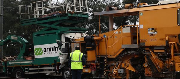 Florya'da Halkalı-Gebze banliyö tren hattında kaza: 2 kişi yaralı - Sputnik Türkiye