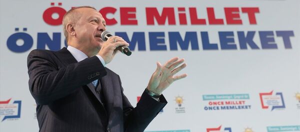 Cumhurbaşkanı ve AK Parti Genel Başkanı Recep Tayyip Erdoğan, Serdivan Spor Salonu'ndaki AK Parti Sakarya Belediye Başkan Adaylarını Tanıtım Toplantısına katılarak konuşma yaptı. - Sputnik Türkiye
