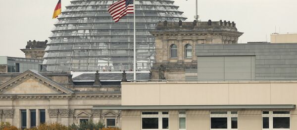 American flag flies on top of the U.S. embassy in front of the Reichstag building that houses the German Parliament, Bundestag, in Berlin, Germany (File) - Sputnik Türkiye