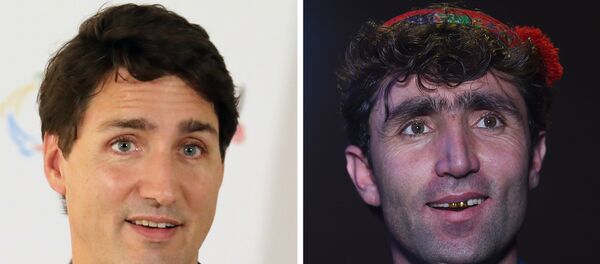 'Afgan Star' yarışmacılarından Abdul Selam Meftun,  Justin Trudeau'ya (sağda) benzerliğiyle sosyal medyada fenomen haline geldi. - Sputnik Türkiye