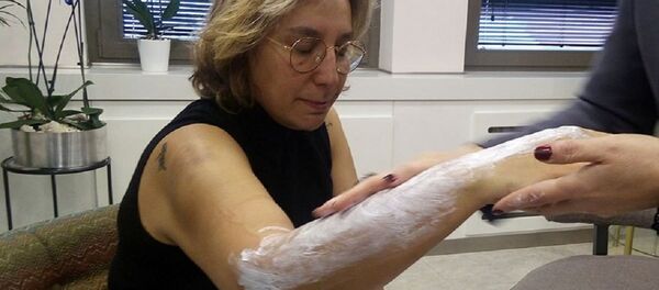 Doktora beyzbol sopasıyla saldırı: 'Sadece ellerime ve kollarıma darbe vurdular' - Sputnik Türkiye