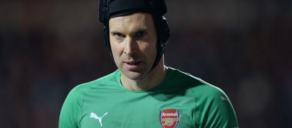Arsenal forması giyen Çek kaleci Peter Cech - Sputnik Türkiye
