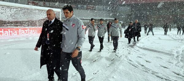 Boluspor-Galatasaray karşılaşması yoğun kar yağışı nedeniyle ertelendi - Sputnik Türkiye
