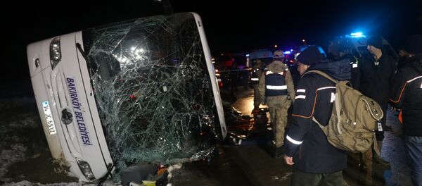 Amasya'da Bakırköy Belediyesi'ne ait otobüs devrildi - Sputnik Türkiye