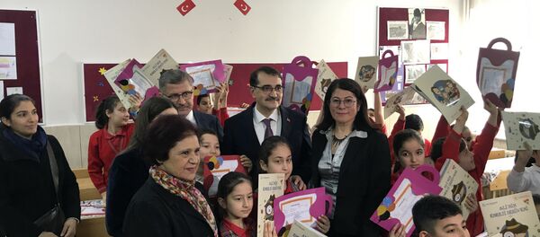 Enerji ve Tabii Kaynaklar Bakanı Fatih Dönmez Karne Enerji ve Tabii Kaynaklar Bakanı Fatih Dönmez Karne - Sputnik Türkiye