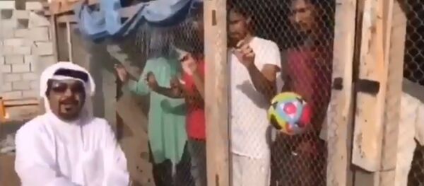 Çalışanlarını kafese kapatan patron - Sputnik Türkiye