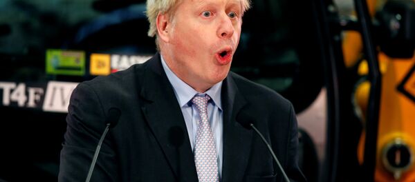 JCB adlı çok uluslu İngiliz şirketinin genel merkezinde konuşan Boris Johnson, 2016'da Brexit olsun diye Türkiye hakkında söylediği yalanları inkar etti. - Sputnik Türkiye