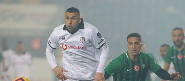 Beşiktaş, ligin ikinci yarısına galibiyetle başladı: Akhisarspor'dan kural hatası - Sputnik Türkiye