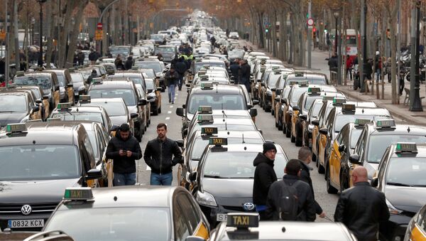 İspanya'da taksi sürücüleri protesto Uber - Sputnik Türkiye