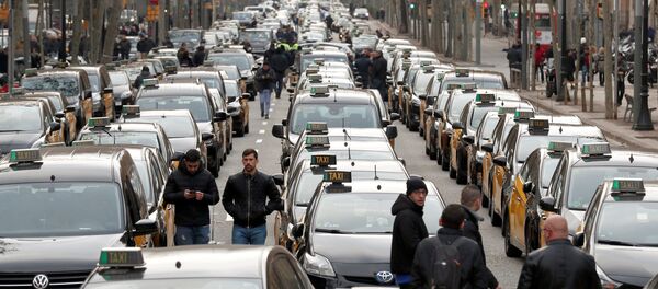 İspanya'da taksi sürücüleri protesto Uber - Sputnik Türkiye