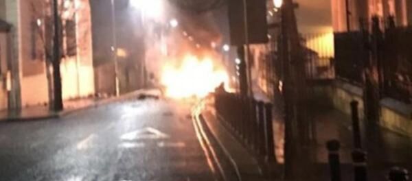 Kuzey İrlanda'da bomba yüklü araç infilak etti - Sputnik Türkiye