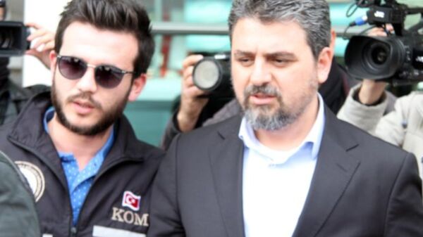 FETÖ hükümlüsü Sami Boydak, 3.6 kilo altınla umreye giderken yakalandı - Sputnik Türkiye