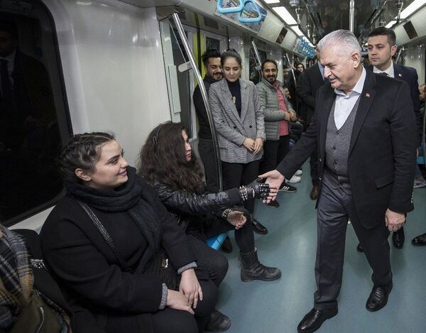 TBMM Başkanı Yıldırım, Marmaray ile yolculuk yaptı - Sputnik Türkiye