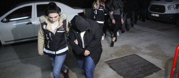 Adana'da okuma-yazma bilmeyen 78 kişiye ehliyet verdiler Adana'da okuma-yazma bilmeyen 78 kişiye ehliyet verdiler - Sputnik Türkiye