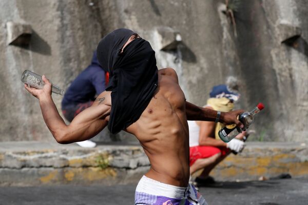Karakas'ta protesto gösterileri - Sputnik Türkiye