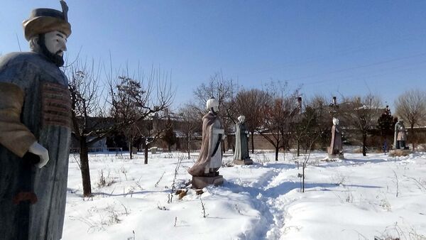 Çin'de yaptırılıp Van'a getirilen 5 Osmanlı padişahının mermer heykelleri - Sputnik Türkiye