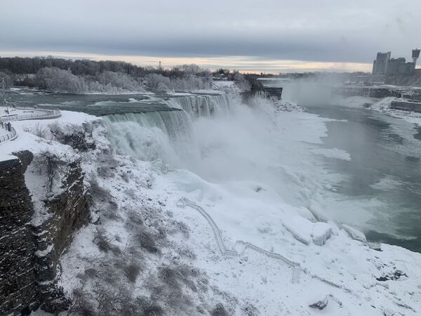 Buzla kaplı Niagara Şelalesi - Sputnik Türkiye