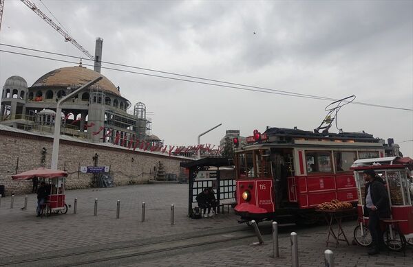 Taksim'de yapımı süren camide ana kubbenin üzerine alem yerleştirildi. - Sputnik Türkiye