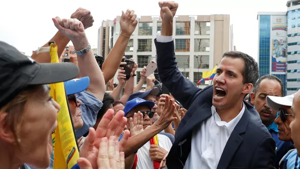 Juan Guaido, 23 Ocak'ta Caracas'ta Geçici Devlet Başkanı olarak yemin ettiği mitingde taraftarlarıyla birlikte