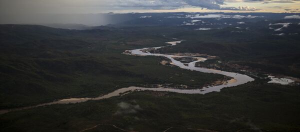 In this Nov. 18, 2015 photo, the Jequitinhonha River snakes across the landscape near Areinha, Minas Gerais state, Brazil. - Sputnik Türkiye
