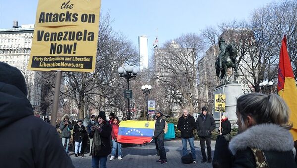 New York'un ünlü meydanlarından Union Square'de Venezüella Devlet Başkanı Nicolas Maduro'ya destek gösterisi - Sputnik Türkiye