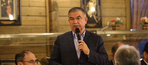 İsmet Yılmaz İsmet Yılmaz - Sputnik Türkiye