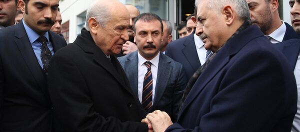 MHP Genel Başkanı Devlet Bahçeli, TBMM Başkanı ve AK Parti'nin İstanbul Büyükşehir Belediye Başkanı adayı Binali Yıldırım'ı ziyaret etti. Bahçeli ve Yıldırım, görüşmenin ardından gazetecilere açıklama yaptı. - Sputnik Türkiye
