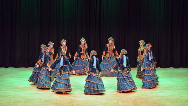 Dağıstan Devlet Akademik Halk Dansları Topluluğu Lezginka gösterisi - Sputnik Türkiye