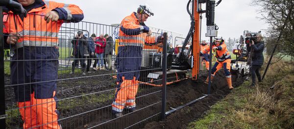 Danimarka'nın Almanya sınırına örmeye başladığının duvarın inşaatından bir kare - Sputnik Türkiye