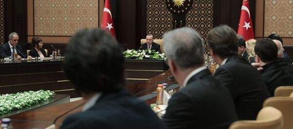 Erdoğan ile sinemacıların buluşmasından: Başkanlık sistemini son 2 haftada idrak ettik, artık ayrılık gayrılık olmaz Erdoğan ile sinemacıların buluşmasından: Başkanlık sistemini son 2 haftada idrak ettik, artık ayrılık gayrılık olmaz - Sputnik Türkiye