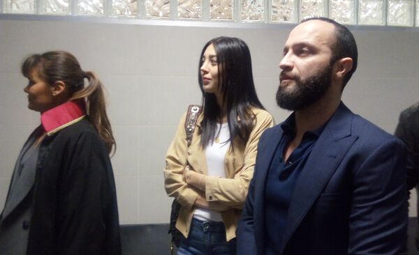 Berkay Şahin ve eşi Özlem Ada Şahin, adliyede böyle görüntülendi - Sputnik Türkiye