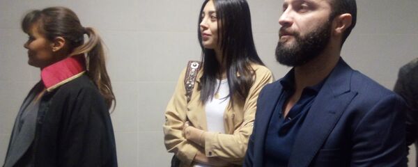 Berkay Şahin ve eşi Özlem Ada Şahin, adliyede böyle görüntülendi - Sputnik Türkiye