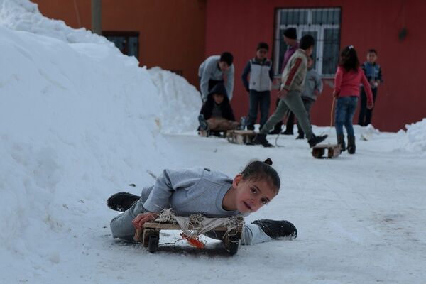 Çocukların kayak yapma keyfi - Sputnik Türkiye
