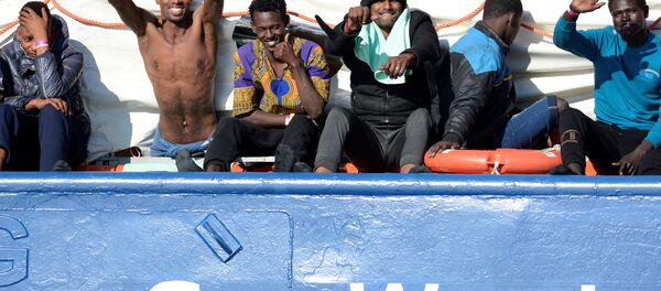 İtalya 12 gündür denizde bekletilen 47 göçmen - Sputnik Türkiye