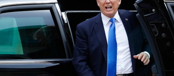 US President Donald Trump gets out of the car - Sputnik Türkiye