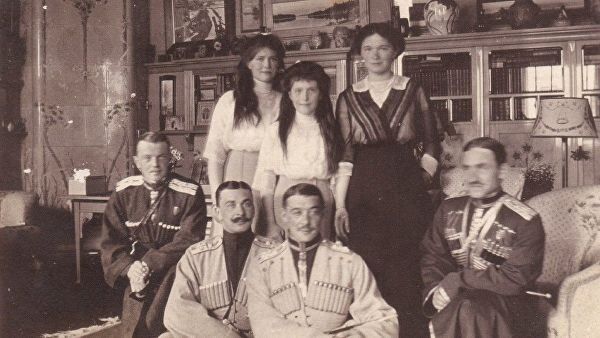 Rusya’nın güneybatısındaki Yessentuki kentinde, Çar 2. Nikolay'a ve ailesi ait yeni bulunan fotoğraflar - Sputnik Türkiye
