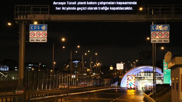 Avrasya Tüneli bu gece saat 00.00 ile 05.00 arasında yapılan çalışmalar nedeniyle trafiğe çift yönlü olarak kapatıldı. - Sputnik Türkiye