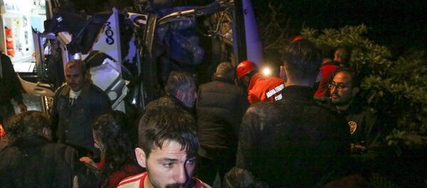 Adana'da asker uğurlamasına gidenleri taşıyan midibüs devrildi - Sputnik Türkiye